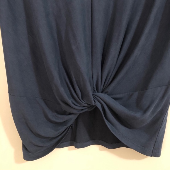 T-shirt with twist in the front - Picture 3 of 4